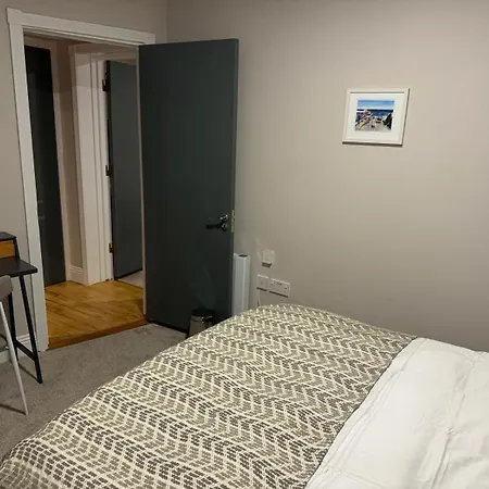 Retreat 2 Bed In Village 14 Days Minimum * Dalkey