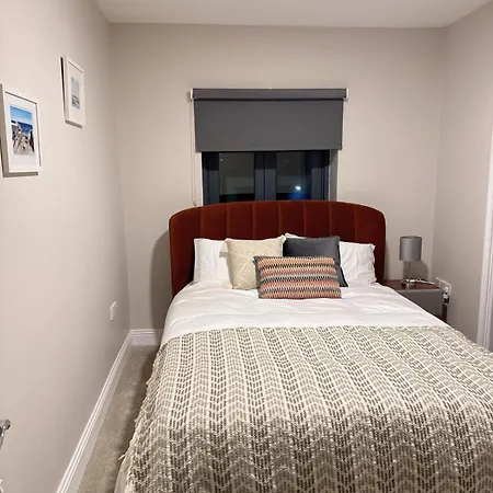 Retreat 2 Bed In Village 14 Days Minimum Dalkey